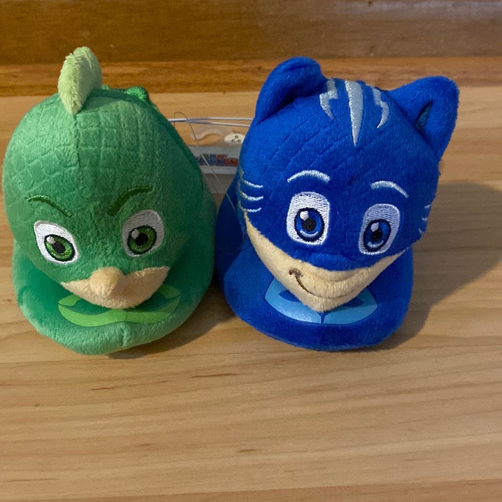 BRAND NEW TODDLER BOY PJ MASK SLIPPERS SIZE S 5-6! NWT! SMOKE FREE HOME!